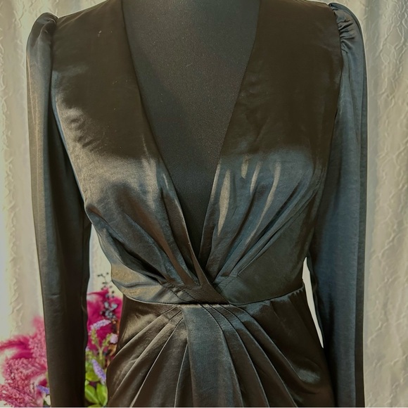 Endearing Elegance Black Satin Long Sleeve Maxi Dress
Lulus ‼️NWT‼️ - Picture 4 of 16